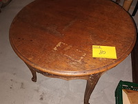 Lot 80 - ronde houten salontafel - afbeelding 3 van  3