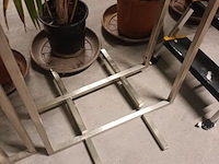 Lot 80 - rvs kledingrekken. 2 stuks - afbeelding 3 van  3