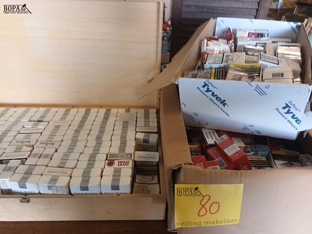 Lot 80 - verzameling oude rookwaren. 3 dozen - afbeelding 1 van  5
