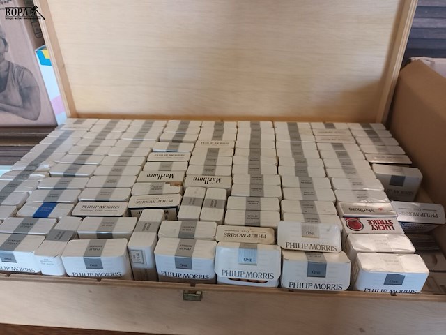 Lot 80 - verzameling oude rookwaren. 3 dozen - afbeelding 2 van  5