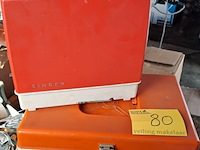 Lot 80 - vintage naaikoffer en singer junior miss kindernaaimachine o - afbeelding 1 van  5