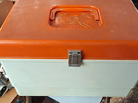 Lot 80 - vintage naaikoffer en singer junior miss kindernaaimachine o - afbeelding 2 van  5