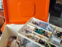 Lot 80 - vintage naaikoffer en singer junior miss kindernaaimachine o - afbeelding 3 van  5