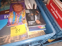 Lot 81 - boeken. 2 bakken - afbeelding 3 van  3