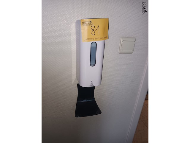Lot 81 - dispensers voor ontsmetting. 5 stuks - afbeelding 1 van  2