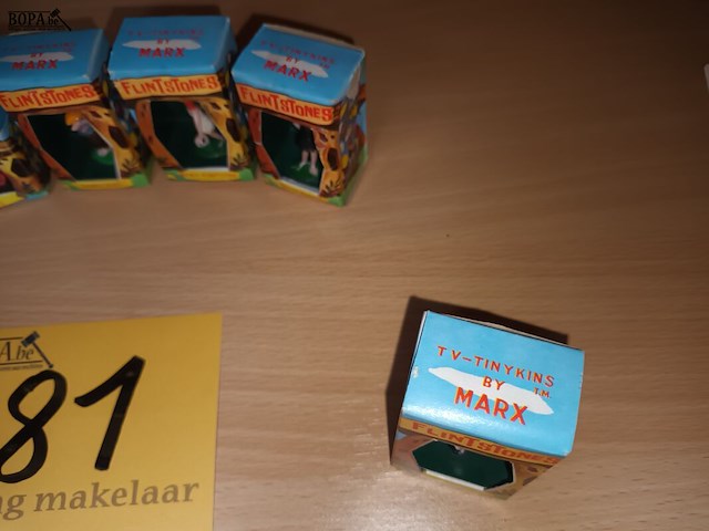 Lot 81 - flintstones figuurtjes. 7 stuks - afbeelding 4 van  4