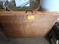 Lot 81 - houten behangerstafel - afbeelding 1 van  3