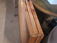 Lot 81 - houten behangerstafel - afbeelding 2 van  3