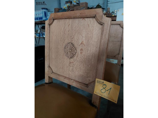 Lot 81 - klassieke houten eetkamerstoelen met lederen bekleding en de - afbeelding 3 van  7