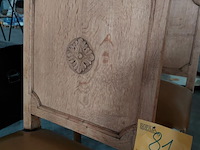 Lot 81 - klassieke houten eetkamerstoelen met lederen bekleding en de - afbeelding 3 van  7