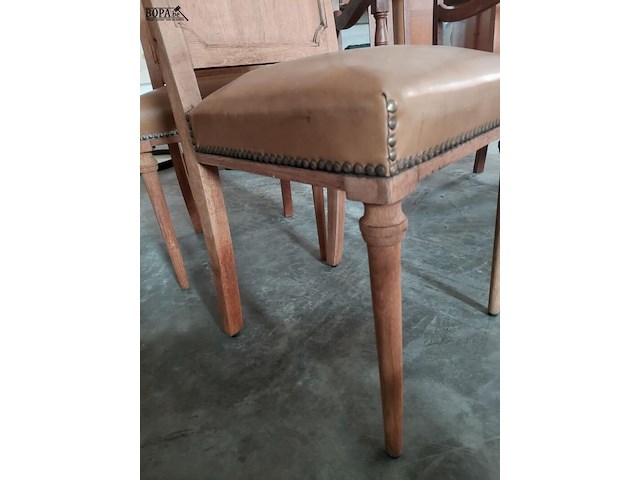 Lot 81 - klassieke houten eetkamerstoelen met lederen bekleding en de - afbeelding 4 van  7