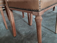 Lot 81 - klassieke houten eetkamerstoelen met lederen bekleding en de - afbeelding 4 van  7