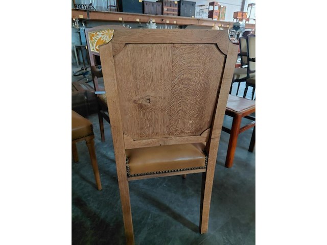 Lot 81 - klassieke houten eetkamerstoelen met lederen bekleding en de - afbeelding 6 van  7