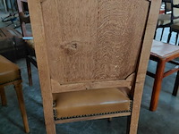 Lot 81 - klassieke houten eetkamerstoelen met lederen bekleding en de - afbeelding 6 van  7