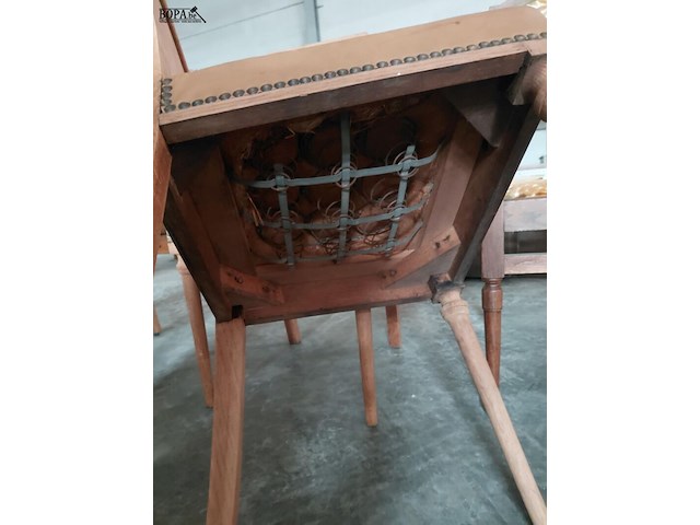 Lot 81 - klassieke houten eetkamerstoelen met lederen bekleding en de - afbeelding 7 van  7