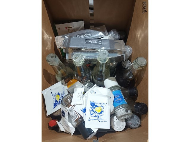 Lot 81 - kruiden en verpakte voeding - afbeelding 2 van  7