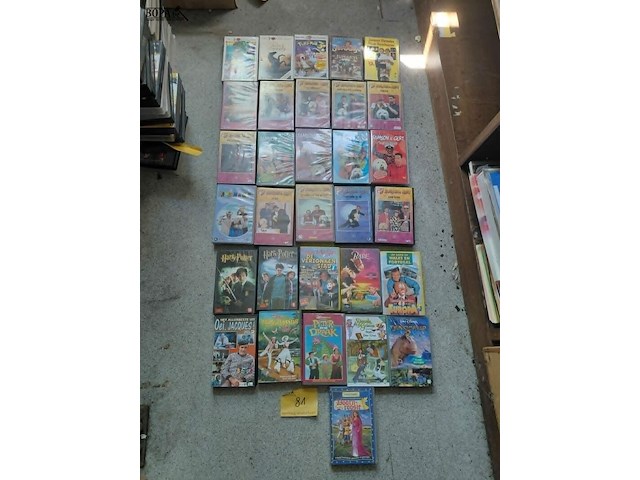 Lot 81 - lot kinderfilms op cassettes - afbeelding 2 van  4