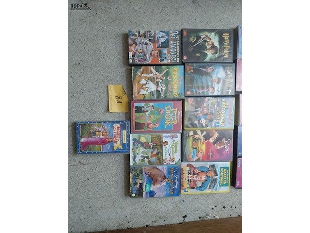 Lot 81 - lot kinderfilms op cassettes - afbeelding 3 van  4