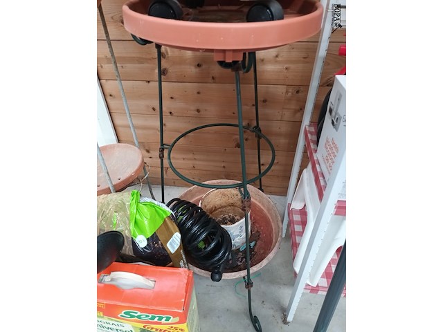 Lot 81 - lot tuinbenodigdheden - afbeelding 3 van  6