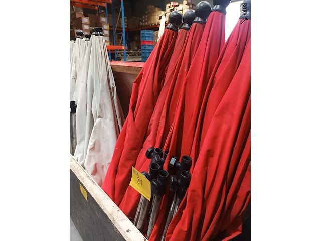 Lot 81 - parasol. 6 stuks - afbeelding 2 van  3