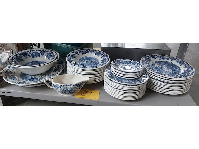 Lot 81 - servies ‘royal homes of britain’, ong 48 stuks - afbeelding 1 van  7