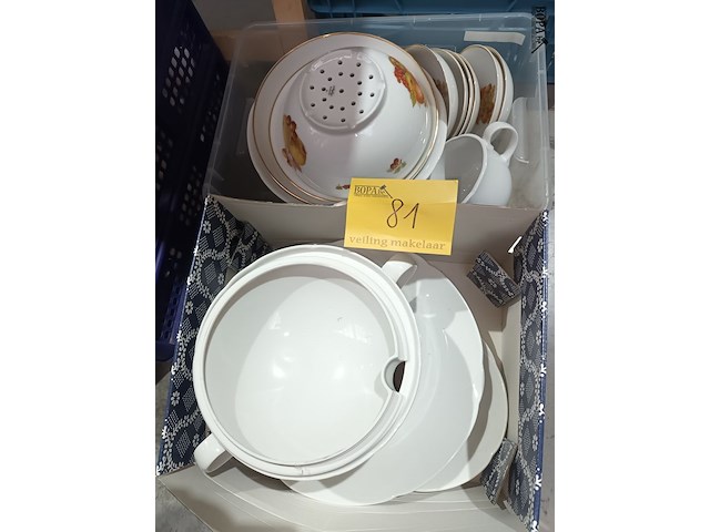 Lot 81 - servies - afbeelding 1 van  5
