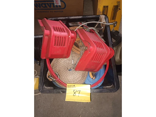 Lot 81 - spanriemen en hoekbeschermers - afbeelding 2 van  3