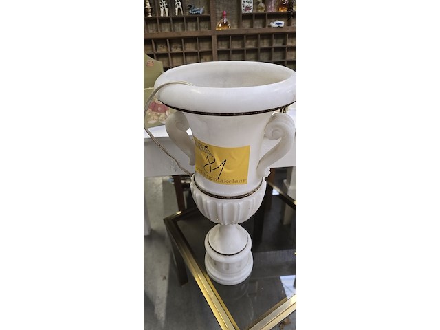 Lot 81 - tafellamp in albast - afbeelding 1 van  2