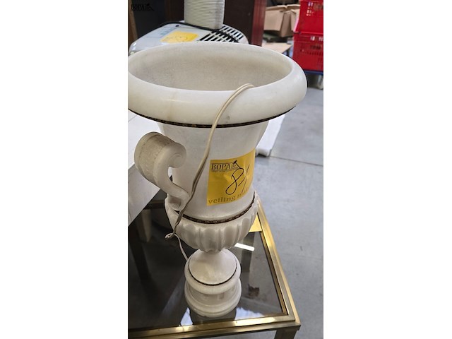 Lot 81 - tafellamp in albast - afbeelding 2 van  2