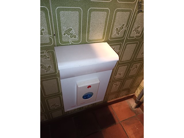 Lot 81 - toilet accessoires. 4 stuks - afbeelding 2 van  4