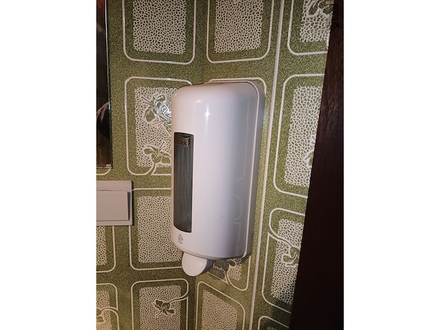 Lot 81 - toilet accessoires. 4 stuks - afbeelding 3 van  4