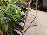Lot 81 - trapladder - afbeelding 2 van  3