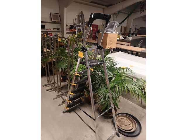 Lot 81 - trapladder - afbeelding 3 van  3