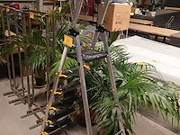 Lot 81 - trapladder - afbeelding 3 van  3