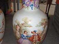 Lot 81 - vazen. 2 stuks - afbeelding 4 van  4