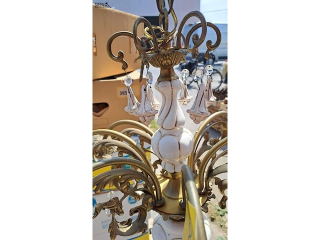 Lot 81 - vintage kroonluchter met witte keramische elementen - afbeelding 2 van  4