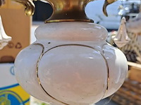 Lot 81 - vintage kroonluchter met witte keramische elementen - afbeelding 3 van  4