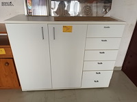 Lot 81 - witte melamine kast - afbeelding 1 van  3