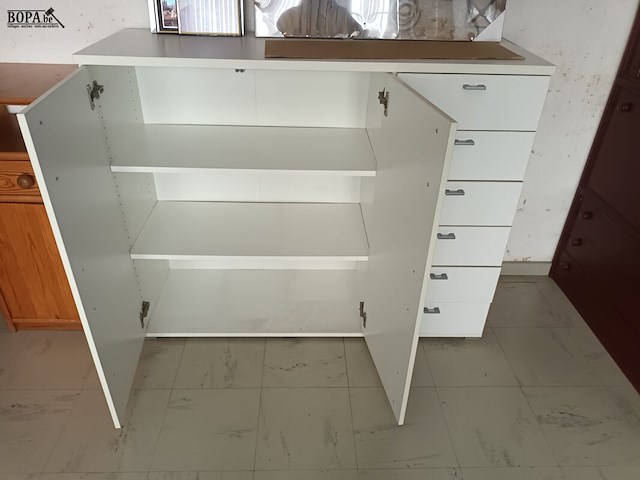 Lot 81 - witte melamine kast - afbeelding 3 van  3