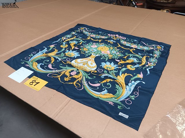 Lot 81 - zijden sjaal erre - afbeelding 2 van  4