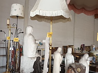 Lot 816 - staande lamp in koper - afbeelding 1 van  4