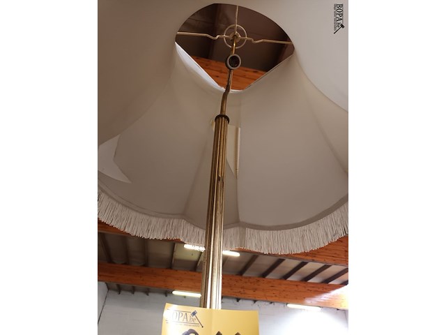 Lot 816 - staande lamp in koper - afbeelding 3 van  4
