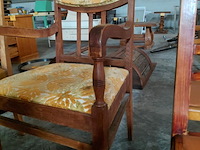 Lot 82 - antieken fauteuil met houten frame en bekleding in groen en - afbeelding 3 van  3