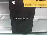 Lot 82 - apple vesa montage adapter - afbeelding 2 van  3