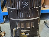 Lot 82 - art deco kolen- of houtkachel van gegoten ijzer en emaille a