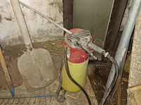 Lot 82 - bloempotten en tuinmateriaal - afbeelding 3 van  3