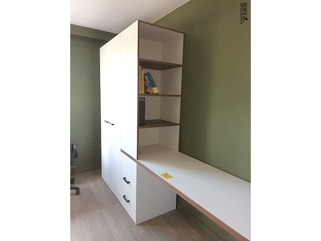 Lot 82 - bureau met aanbouw - afbeelding 1 van  6
