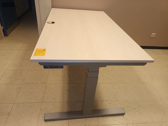 Lot 82 - bureautafel - afbeelding 2 van  3