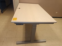 Lot 82 - bureautafel - afbeelding 2 van  3