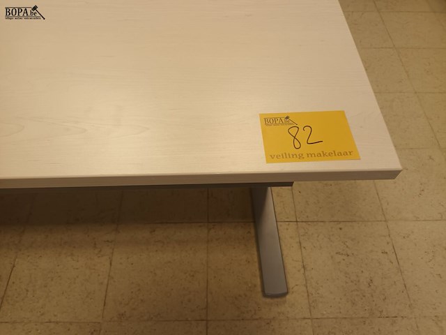 Lot 82 - bureautafel - afbeelding 3 van  3